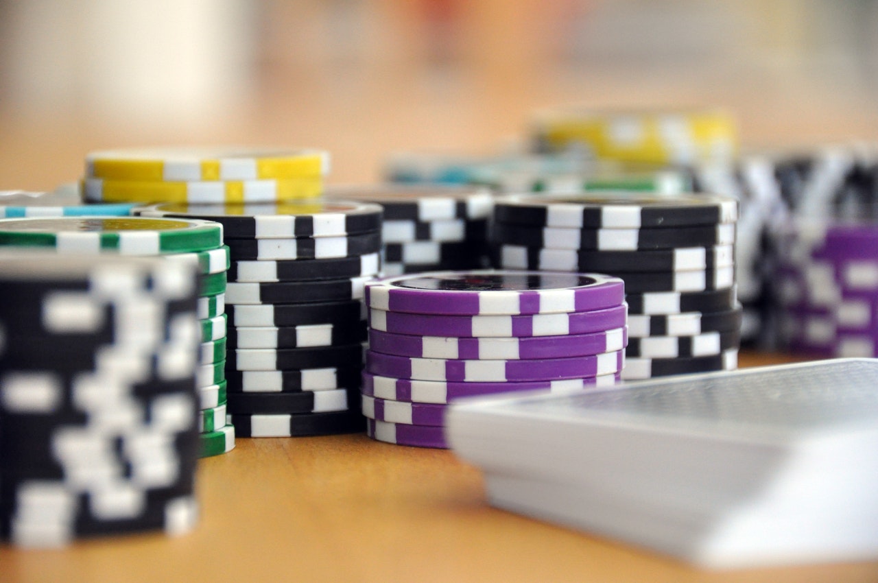 Vorwurf an klassische Casinos: Wie Online-Casinos vom Werbestreit profitieren